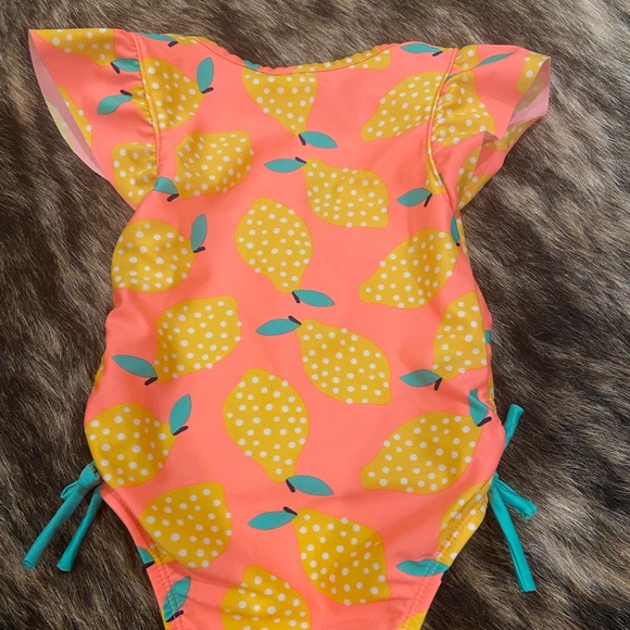 Cat & Jack one-piece swimsuit - Picture 2 of 3